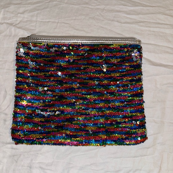 Reversible Sequins Large Wristlet - Picture 3 of 4